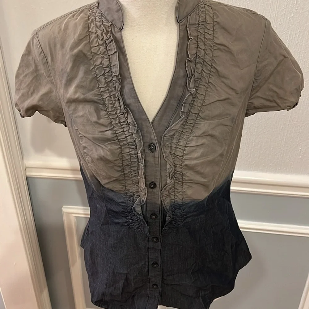 NWOT EXPRESS BUTTON UP CHAMBRAY RUFFLE TOP - SIZE SMALL - Picture 2 of 11